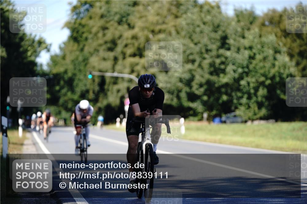 07.09.2025 - 19. Norderstedt Triathlon Michael Burmester http://msf.ph/oto/8839111 07.09.2025 14:38:29 Radfahren 422, 877 meine-sportfotos.de