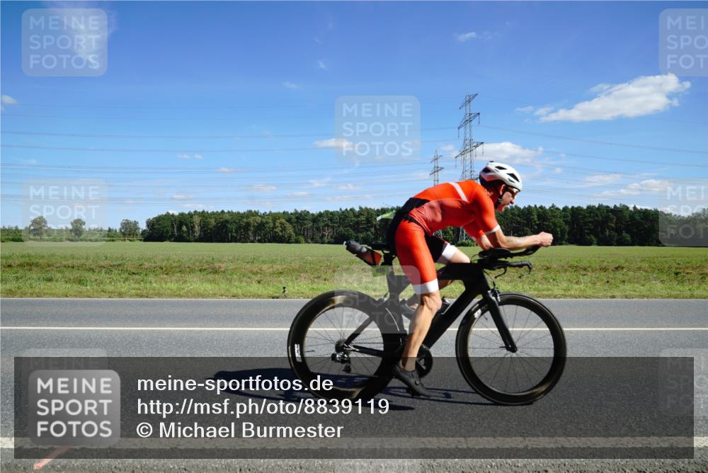 07.09.2025 - 19. Norderstedt Triathlon Michael Burmester http://msf.ph/oto/8839119 07.09.2025 14:20:19 Radfahren 896, 976, 987, 1421, 1434 meine-sportfotos.de