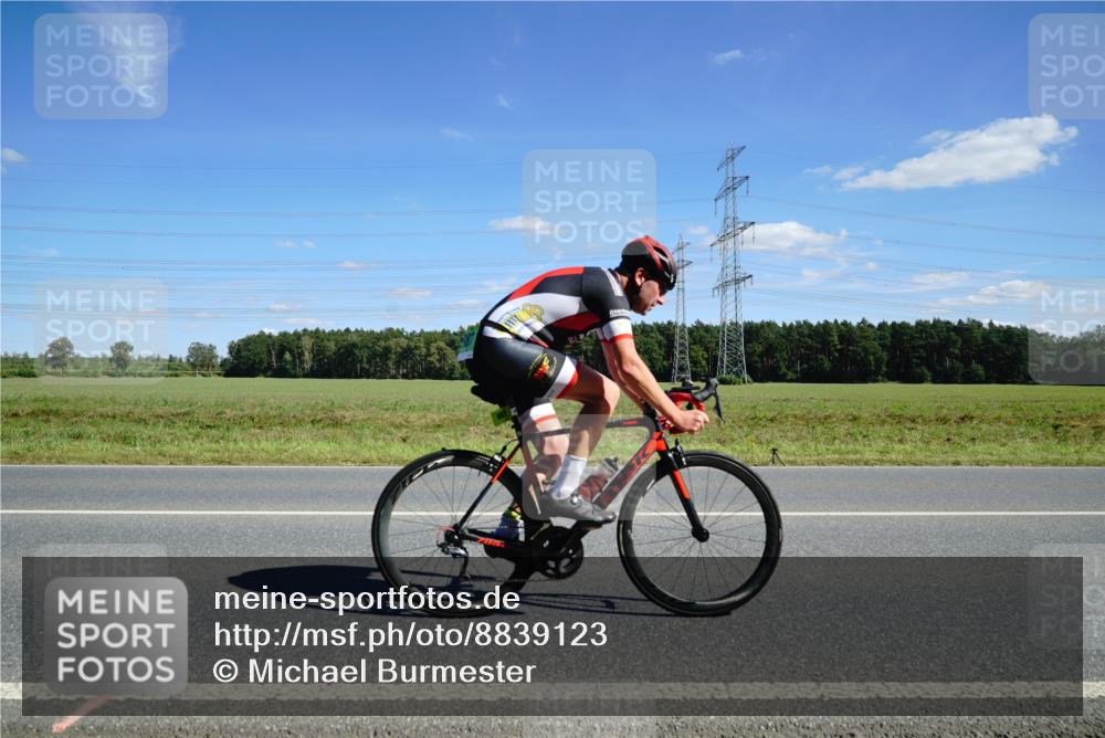 07.09.2025 - 19. Norderstedt Triathlon Michael Burmester http://msf.ph/oto/8839123 07.09.2025 14:20:20 Radfahren 896, 976, 987, 1434 meine-sportfotos.de