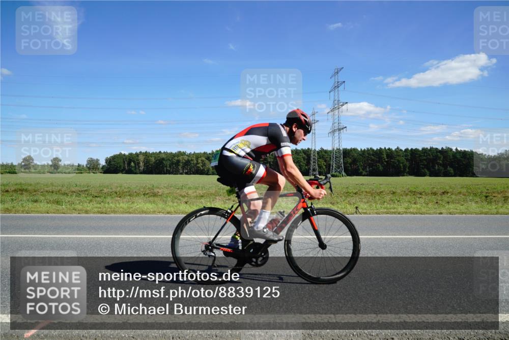 07.09.2025 - 19. Norderstedt Triathlon Michael Burmester http://msf.ph/oto/8839125 07.09.2025 14:20:20 Radfahren 896, 976, 987, 1434 meine-sportfotos.de