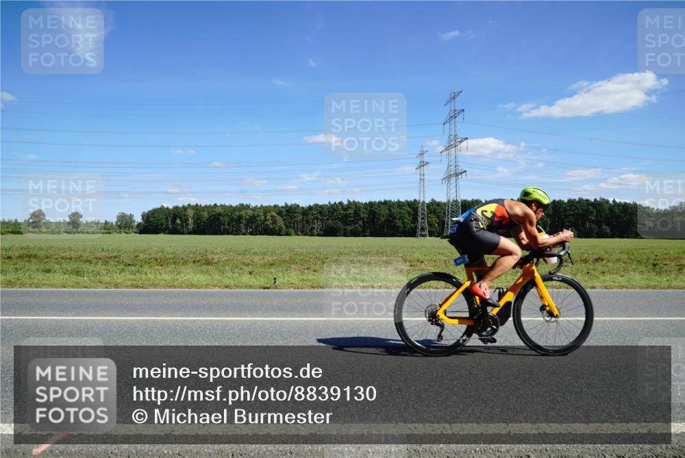 07.09.2025 - 19. Norderstedt Triathlon Michael Burmester http://msf.ph/oto/8839130 07.09.2025 14:20:21 Radfahren 896, 976, 987, 1434 meine-sportfotos.de