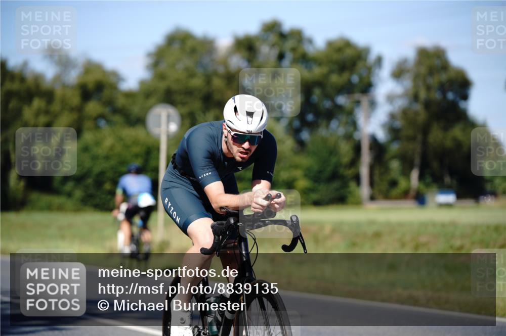 07.09.2025 - 19. Norderstedt Triathlon Michael Burmester http://msf.ph/oto/8839135 07.09.2025 14:38:39 Radfahren 398, 459, 460, 1404 meine-sportfotos.de