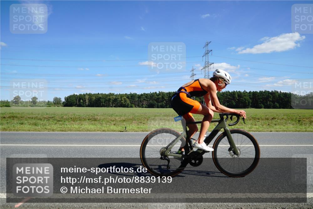 07.09.2025 - 19. Norderstedt Triathlon Michael Burmester http://msf.ph/oto/8839139 07.09.2025 14:20:22 Radfahren 896, 976, 987, 1434 meine-sportfotos.de