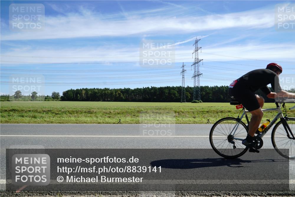 07.09.2025 - 19. Norderstedt Triathlon Michael Burmester http://msf.ph/oto/8839141 07.09.2025 12:11:18 Radfahren 165, 835, 1379 meine-sportfotos.de