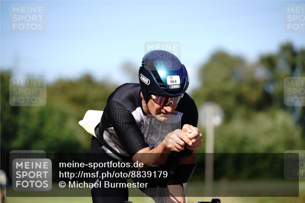 07.09.2025 - 19. Norderstedt Triathlon Michael Burmester http://msf.ph/oto/8839179 07.09.2025 14:39:22 Radfahren 964, 1027, 1040 meine-sportfotos.de