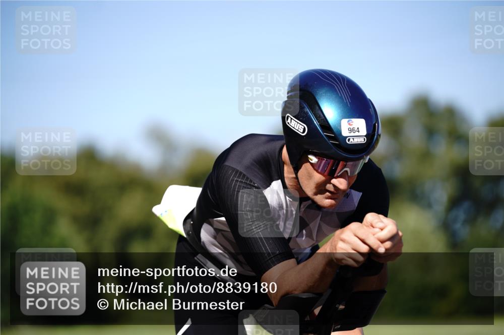 07.09.2025 - 19. Norderstedt Triathlon Michael Burmester http://msf.ph/oto/8839180 07.09.2025 14:39:22 Radfahren 964, 1027, 1040 meine-sportfotos.de