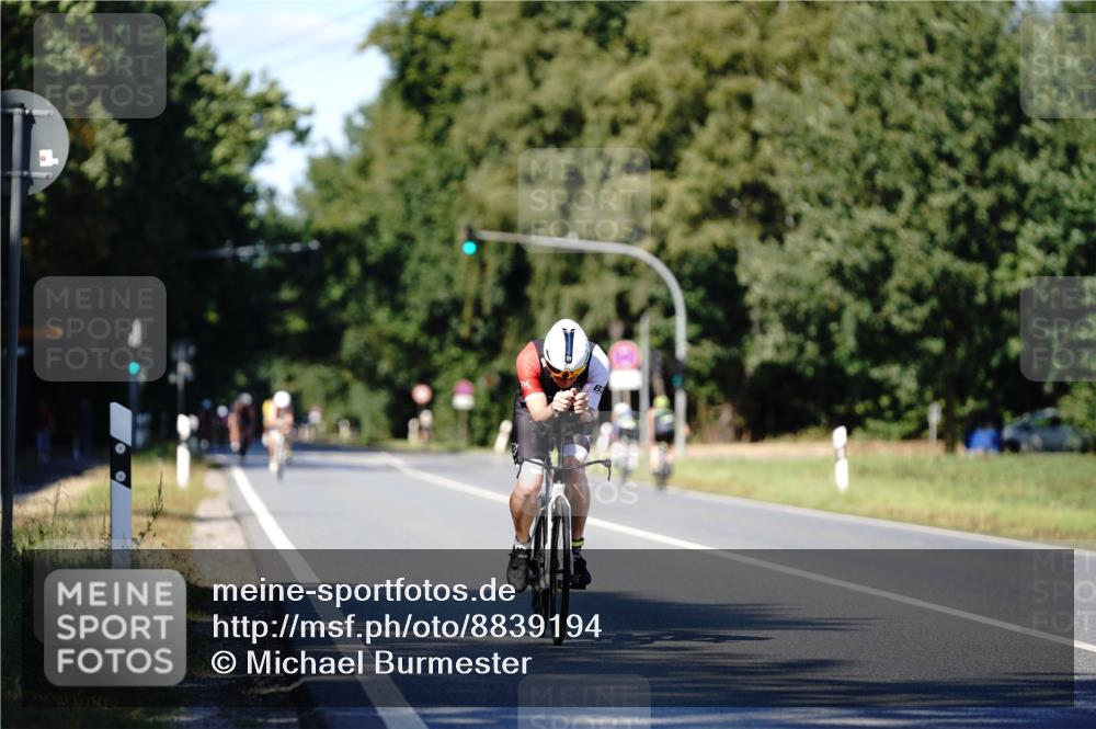07.09.2025 - 19. Norderstedt Triathlon Michael Burmester http://msf.ph/oto/8839194 07.09.2025 14:39:41 Radfahren 971 meine-sportfotos.de