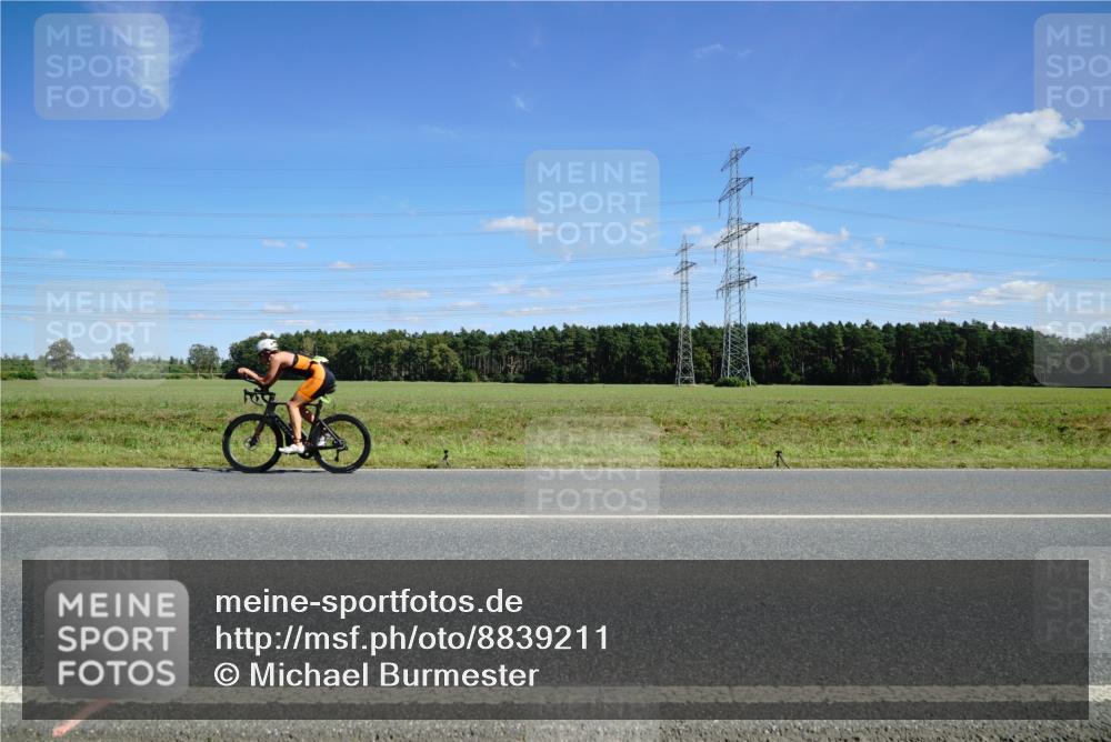 07.09.2025 - 19. Norderstedt Triathlon Michael Burmester http://msf.ph/oto/8839211 07.09.2025 14:20:40 Radfahren 1041 meine-sportfotos.de