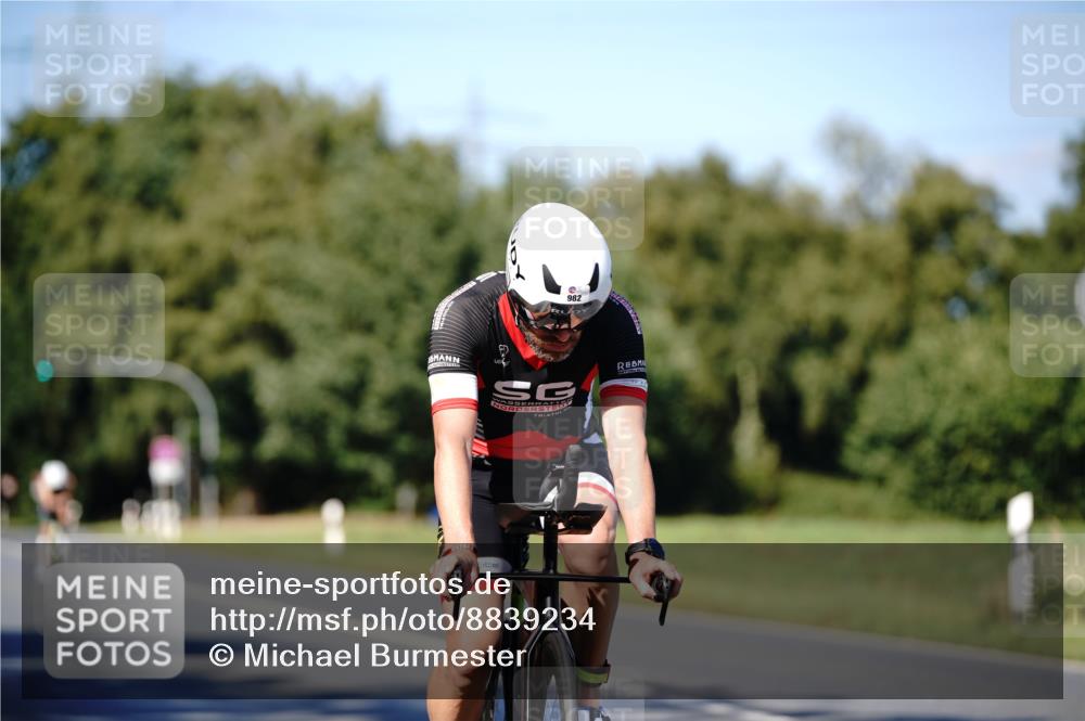 07.09.2025 - 19. Norderstedt Triathlon Michael Burmester http://msf.ph/oto/8839234 07.09.2025 14:40:02 Radfahren 428, 982 meine-sportfotos.de