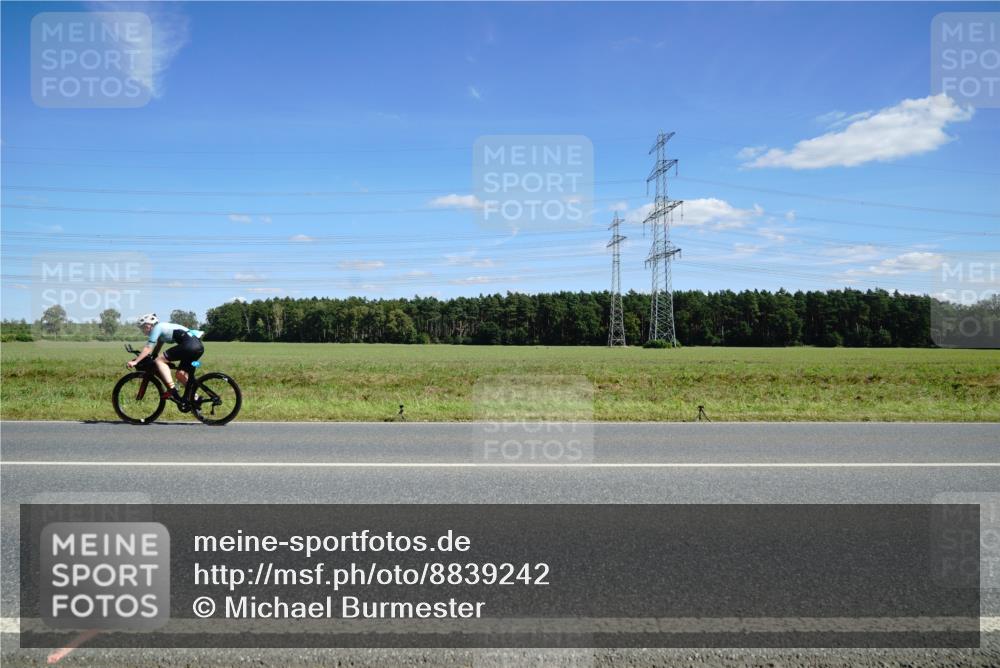 07.09.2025 - 19. Norderstedt Triathlon Michael Burmester http://msf.ph/oto/8839242 07.09.2025 14:20:51 Radfahren 1016 meine-sportfotos.de