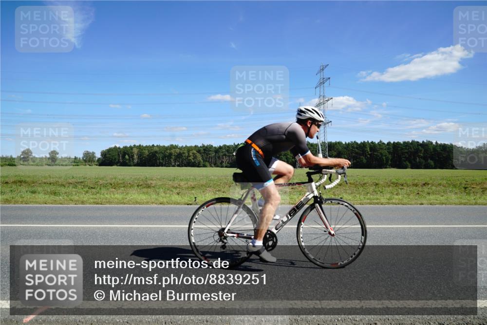 07.09.2025 - 19. Norderstedt Triathlon Michael Burmester http://msf.ph/oto/8839251 07.09.2025 14:20:58 Radfahren 991, 1007 meine-sportfotos.de