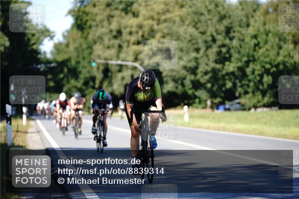 07.09.2025 - 19. Norderstedt Triathlon Michael Burmester http://msf.ph/oto/8839314 07.09.2025 14:41:17 Radfahren 454, 990, 992 meine-sportfotos.de