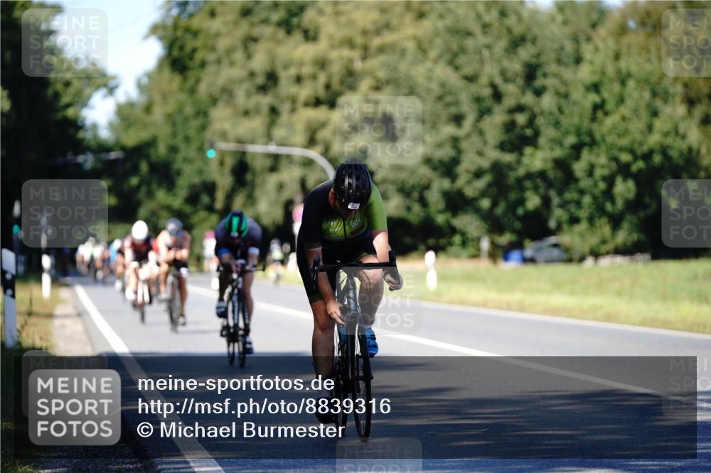 07.09.2025 - 19. Norderstedt Triathlon Michael Burmester http://msf.ph/oto/8839316 07.09.2025 14:41:17 Radfahren 454, 990, 992 meine-sportfotos.de