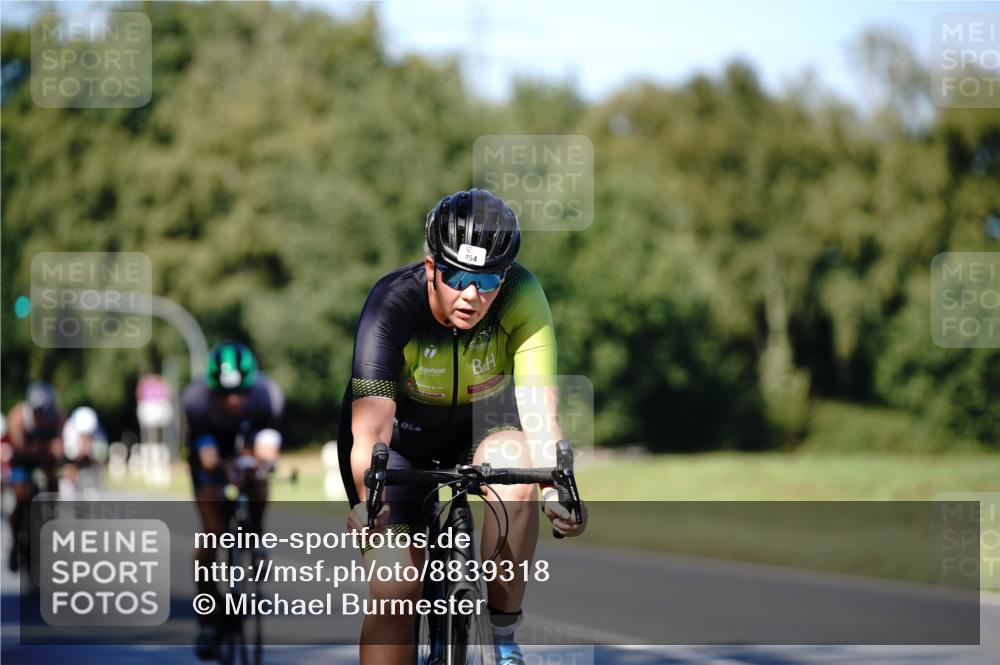 07.09.2025 - 19. Norderstedt Triathlon Michael Burmester http://msf.ph/oto/8839318 07.09.2025 14:41:18 Radfahren 454, 990, 992 meine-sportfotos.de