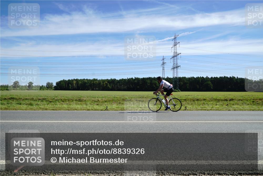 07.09.2025 - 19. Norderstedt Triathlon Michael Burmester http://msf.ph/oto/8839326 07.09.2025 12:12:15 Radfahren 248, 261 meine-sportfotos.de
