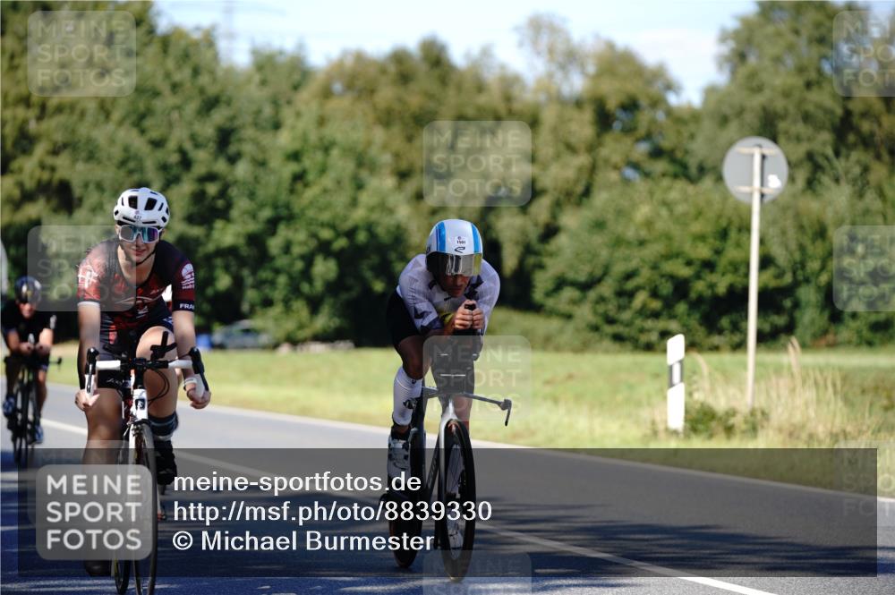 07.09.2025 - 19. Norderstedt Triathlon Michael Burmester http://msf.ph/oto/8839330 07.09.2025 14:41:22 Radfahren 437, 449, 976, 989, 990, 992, 1501 meine-sportfotos.de