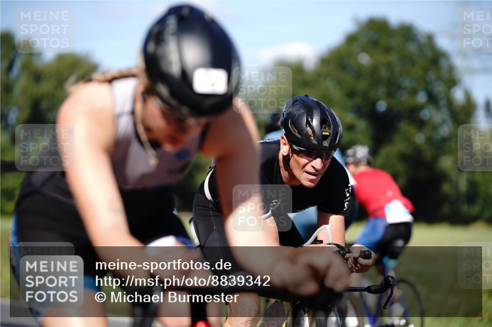 07.09.2025 - 19. Norderstedt Triathlon Michael Burmester http://msf.ph/oto/8839342 07.09.2025 14:41:24 Radfahren 437, 449, 896, 976, 989, 1434, 1501 meine-sportfotos.de
