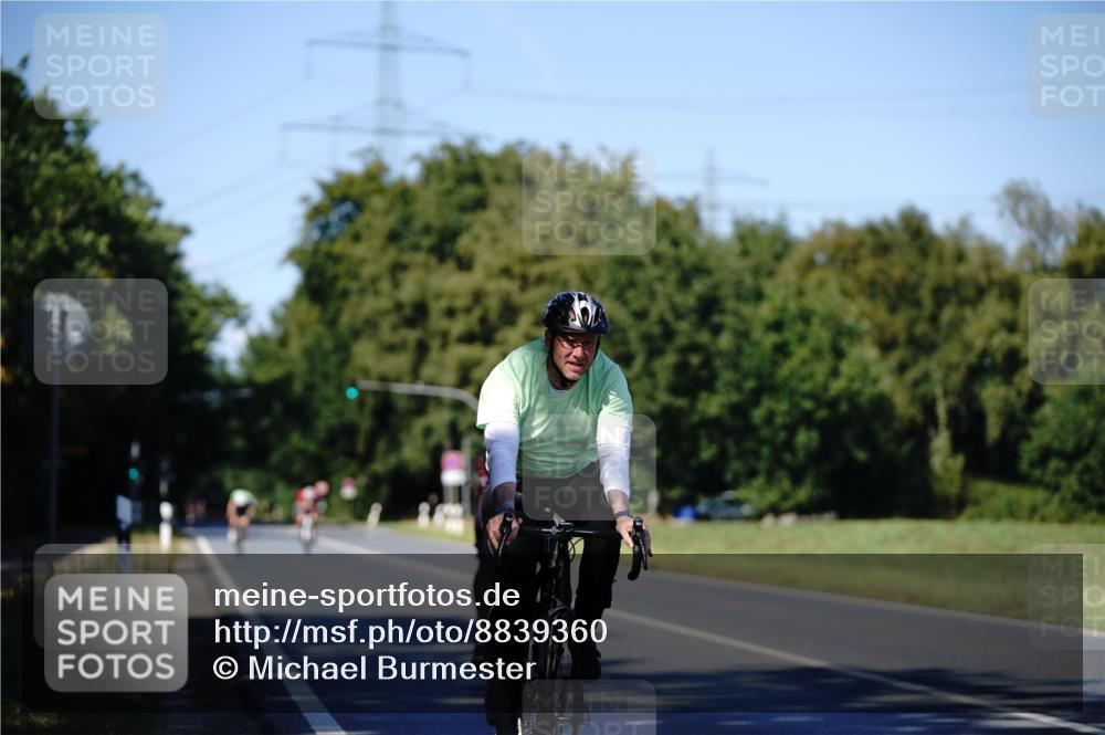 07.09.2025 - 19. Norderstedt Triathlon Michael Burmester http://msf.ph/oto/8839360 07.09.2025 14:41:31 Radfahren 373, 441, 905, 959, 963 meine-sportfotos.de