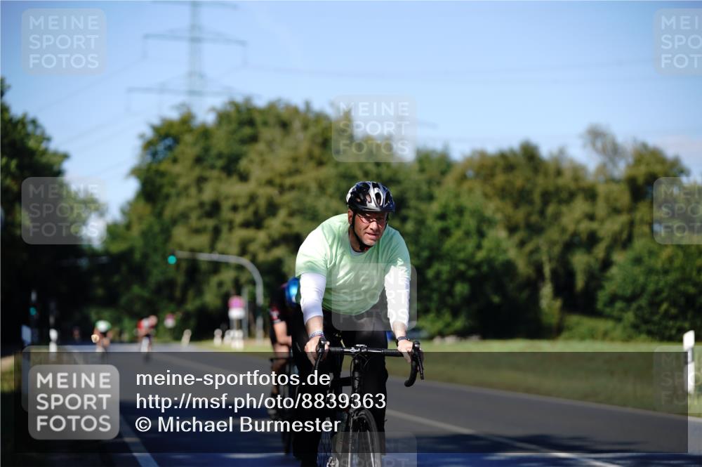 07.09.2025 - 19. Norderstedt Triathlon Michael Burmester http://msf.ph/oto/8839363 07.09.2025 14:41:31 Radfahren 373, 441, 905, 959, 963 meine-sportfotos.de