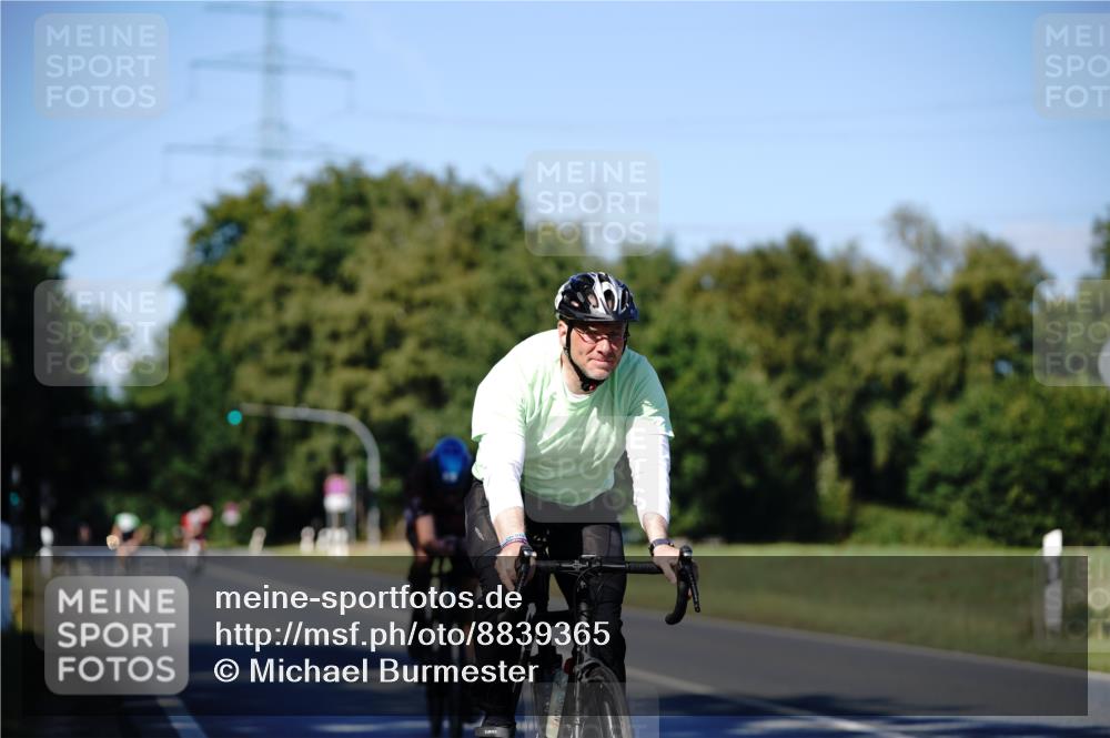 07.09.2025 - 19. Norderstedt Triathlon Michael Burmester http://msf.ph/oto/8839365 07.09.2025 14:41:31 Radfahren 373, 441, 905, 959, 963 meine-sportfotos.de