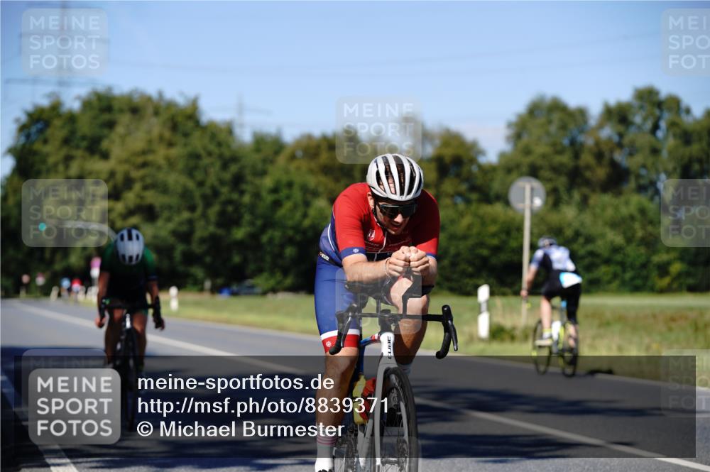 07.09.2025 - 19. Norderstedt Triathlon Michael Burmester http://msf.ph/oto/8839371 07.09.2025 14:41:38 Radfahren 1493, 1496 meine-sportfotos.de