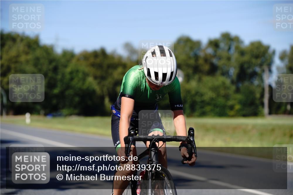 07.09.2025 - 19. Norderstedt Triathlon Michael Burmester http://msf.ph/oto/8839375 07.09.2025 14:41:39 Radfahren 1493, 1496 meine-sportfotos.de