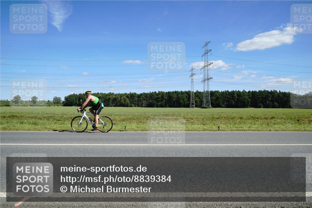 07.09.2025 - 19. Norderstedt Triathlon Michael Burmester http://msf.ph/oto/8839384 07.09.2025 14:21:48 Radfahren 872 meine-sportfotos.de