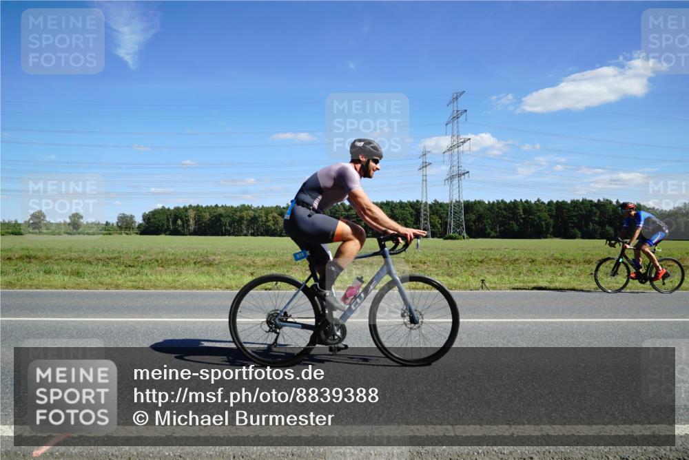 07.09.2025 - 19. Norderstedt Triathlon Michael Burmester http://msf.ph/oto/8839388 07.09.2025 14:21:48 Radfahren 872 meine-sportfotos.de