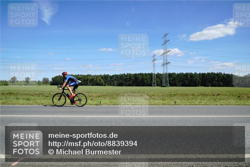 07.09.2025 - 19. Norderstedt Triathlon Michael Burmester http://msf.ph/oto/8839394 07.09.2025 14:21:49 Radfahren 872 meine-sportfotos.de