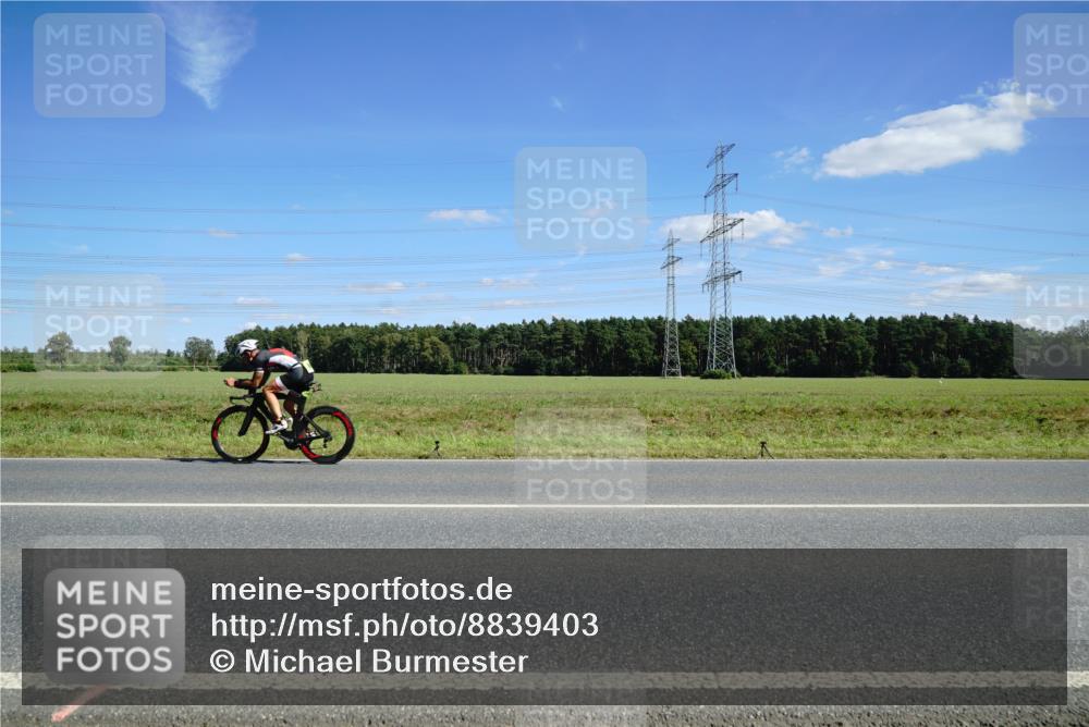 07.09.2025 - 19. Norderstedt Triathlon Michael Burmester http://msf.ph/oto/8839403 07.09.2025 14:21:51 Radfahren 872 meine-sportfotos.de