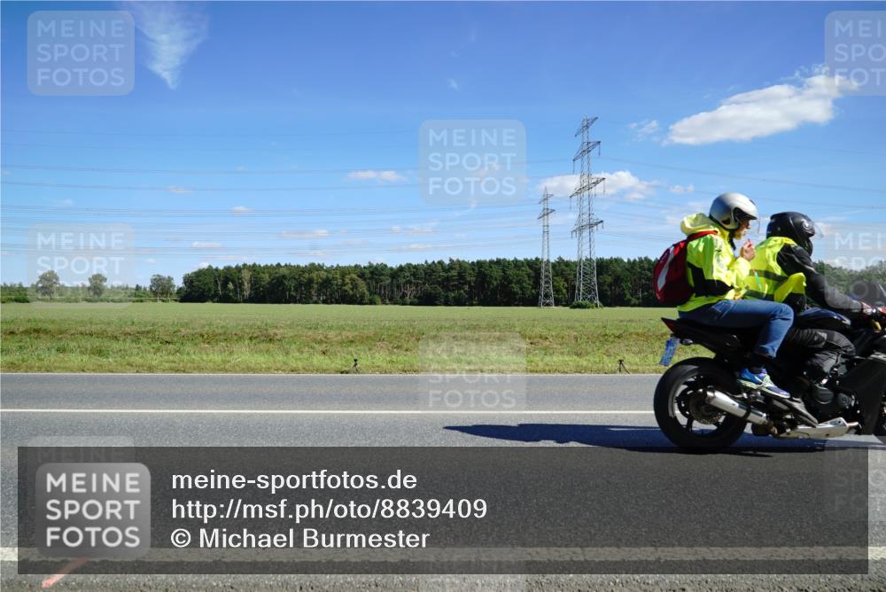 07.09.2025 - 19. Norderstedt Triathlon Michael Burmester http://msf.ph/oto/8839409 07.09.2025 14:21:52 Radfahren 872 meine-sportfotos.de