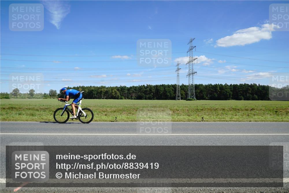 07.09.2025 - 19. Norderstedt Triathlon Michael Burmester http://msf.ph/oto/8839419 07.09.2025 14:22:02 Radfahren 1002 meine-sportfotos.de