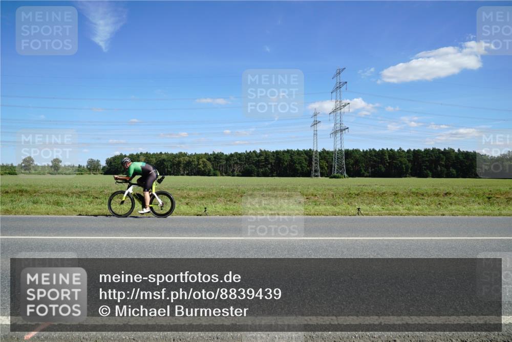 07.09.2025 - 19. Norderstedt Triathlon Michael Burmester http://msf.ph/oto/8839439 07.09.2025 14:22:09 Radfahren  meine-sportfotos.de
