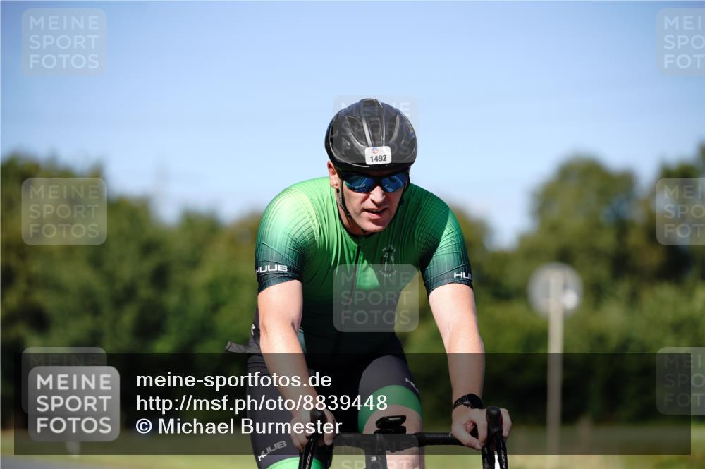 07.09.2025 - 19. Norderstedt Triathlon Michael Burmester http://msf.ph/oto/8839448 07.09.2025 14:42:38 Radfahren 452, 1492, 1495 meine-sportfotos.de