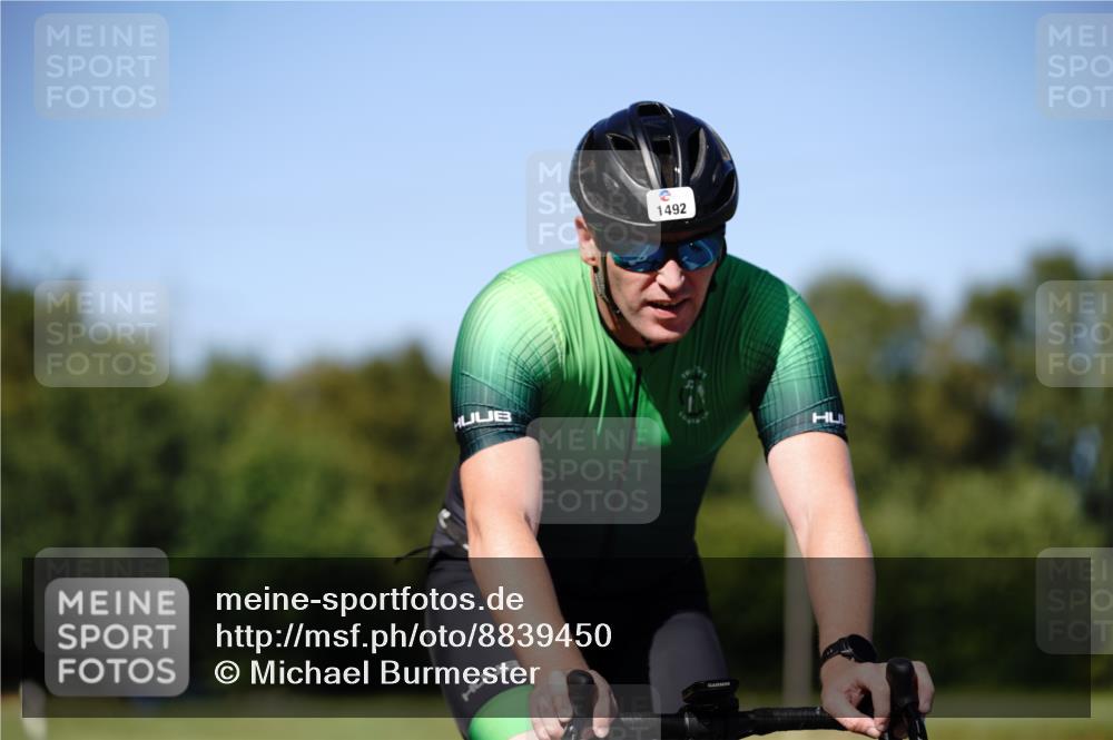 07.09.2025 - 19. Norderstedt Triathlon Michael Burmester http://msf.ph/oto/8839450 07.09.2025 14:42:38 Radfahren 452, 1492, 1495 meine-sportfotos.de