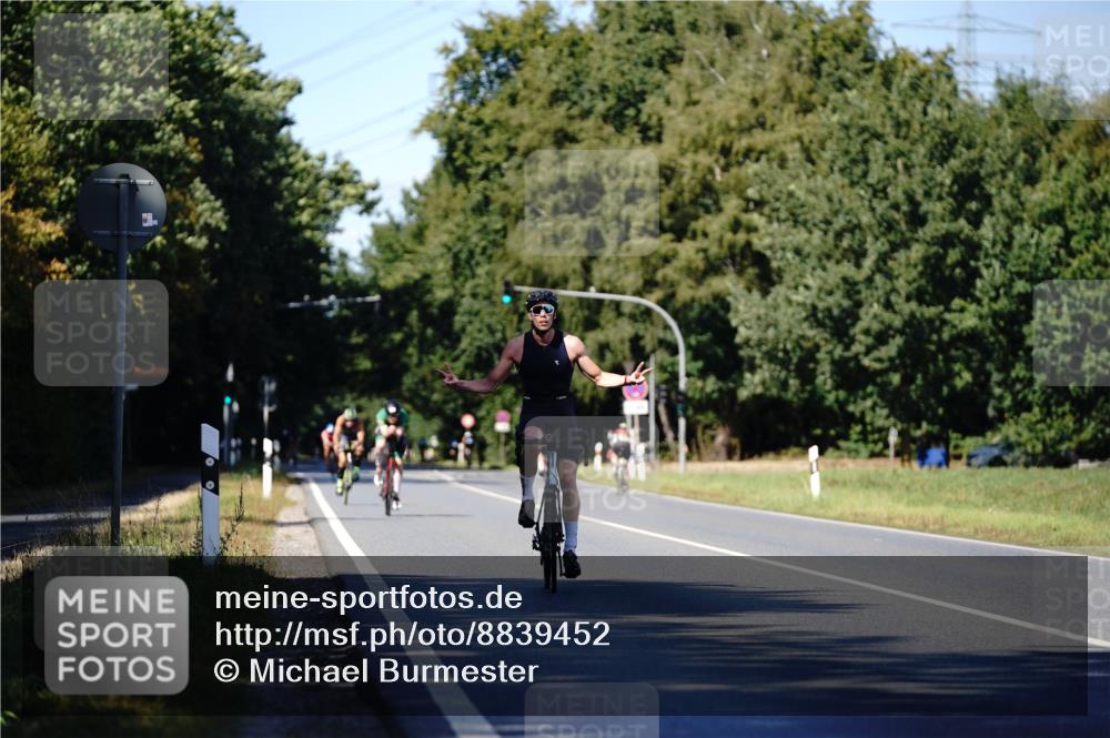 07.09.2025 - 19. Norderstedt Triathlon Michael Burmester http://msf.ph/oto/8839452 07.09.2025 14:42:49 Radfahren 1408 meine-sportfotos.de