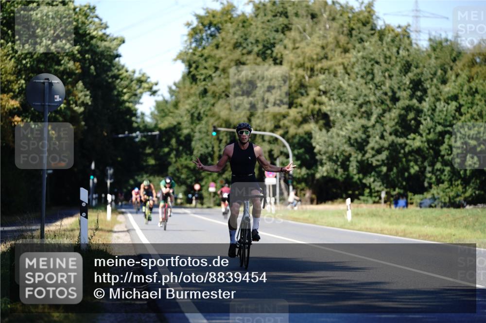 07.09.2025 - 19. Norderstedt Triathlon Michael Burmester http://msf.ph/oto/8839454 07.09.2025 14:42:49 Radfahren 1408 meine-sportfotos.de