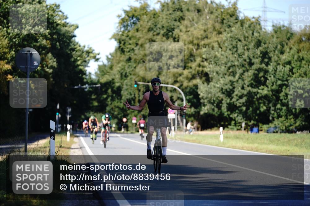 07.09.2025 - 19. Norderstedt Triathlon Michael Burmester http://msf.ph/oto/8839456 07.09.2025 14:42:49 Radfahren 1408 meine-sportfotos.de