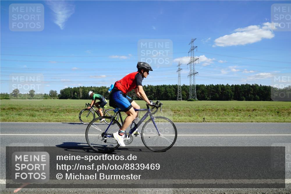 07.09.2025 - 19. Norderstedt Triathlon Michael Burmester http://msf.ph/oto/8839469 07.09.2025 14:22:20 Radfahren 374 meine-sportfotos.de