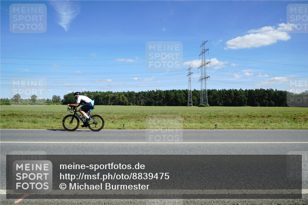 07.09.2025 - 19. Norderstedt Triathlon Michael Burmester http://msf.ph/oto/8839475 07.09.2025 14:22:24 Radfahren 374 meine-sportfotos.de