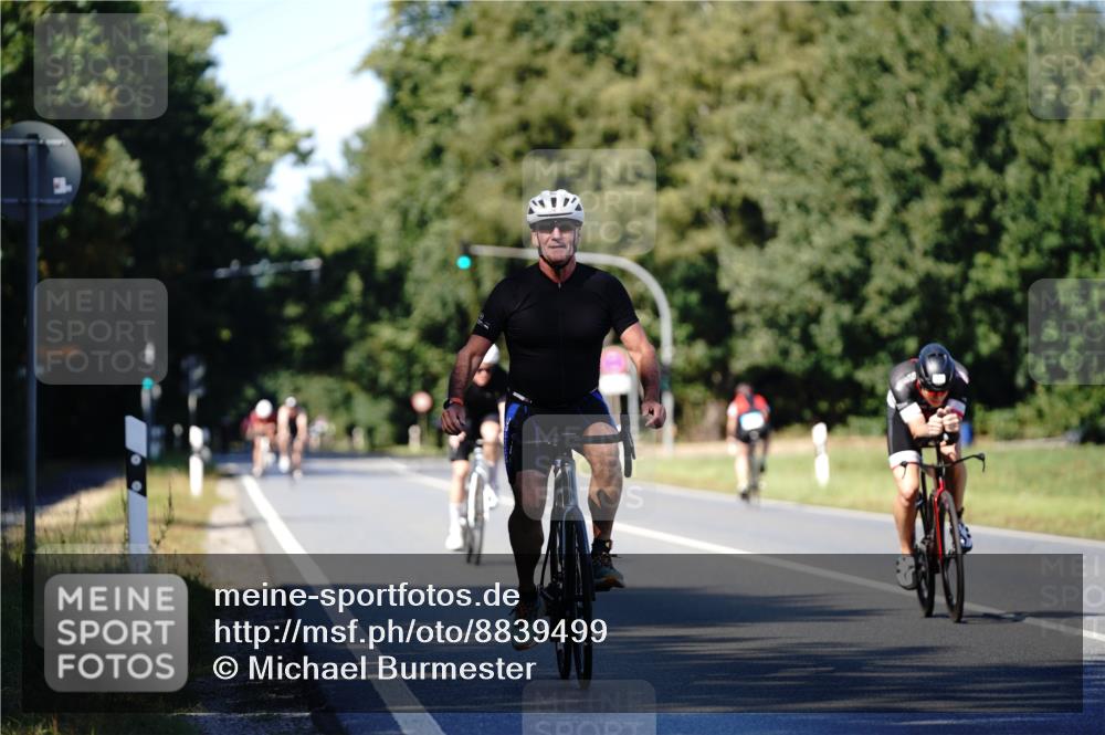 07.09.2025 - 19. Norderstedt Triathlon Michael Burmester http://msf.ph/oto/8839499 07.09.2025 14:43:13 Radfahren 400, 983, 1025 meine-sportfotos.de