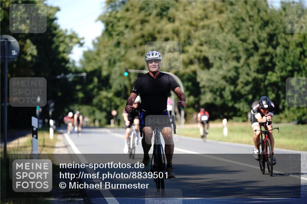 07.09.2025 - 19. Norderstedt Triathlon Michael Burmester http://msf.ph/oto/8839501 07.09.2025 14:43:13 Radfahren 400, 983, 1025 meine-sportfotos.de