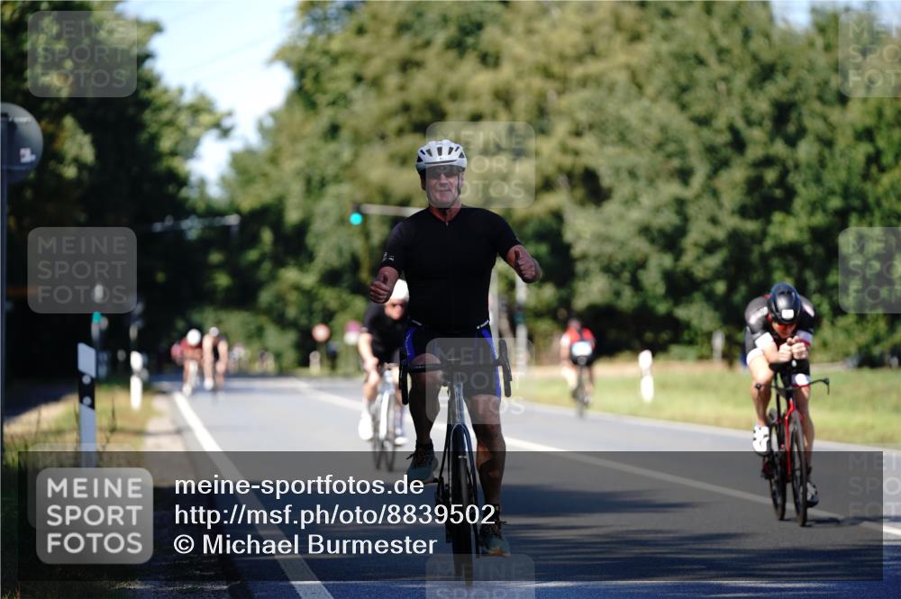 07.09.2025 - 19. Norderstedt Triathlon Michael Burmester http://msf.ph/oto/8839502 07.09.2025 14:43:13 Radfahren 400, 983, 1025 meine-sportfotos.de