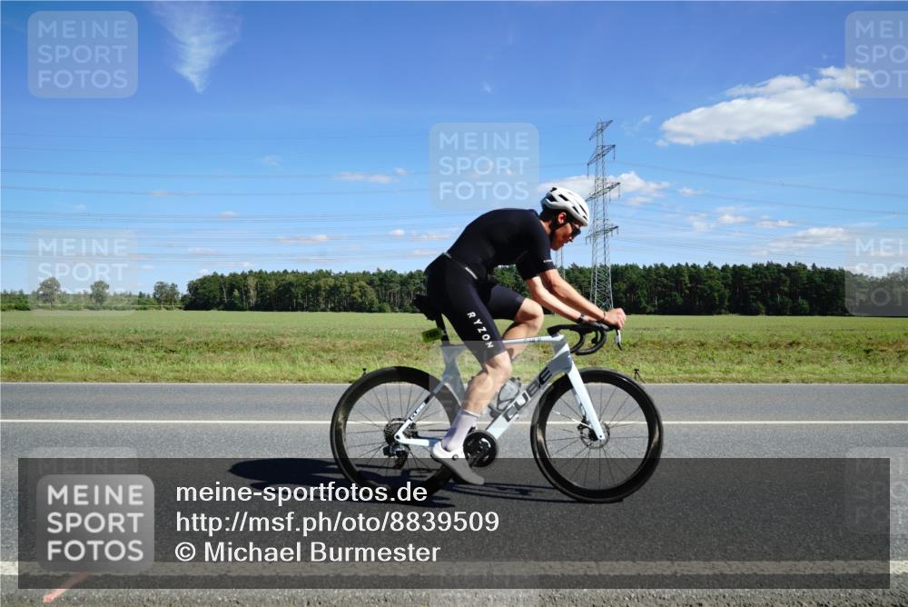 07.09.2025 - 19. Norderstedt Triathlon Michael Burmester http://msf.ph/oto/8839509 07.09.2025 14:22:31 Radfahren 911, 980, 983, 1004, 1025, 1032 meine-sportfotos.de