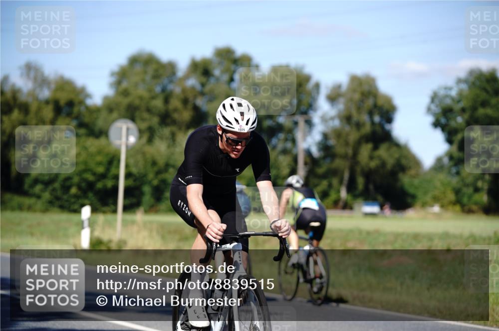 07.09.2025 - 19. Norderstedt Triathlon Michael Burmester http://msf.ph/oto/8839515 07.09.2025 14:43:16 Radfahren 400, 983, 1025 meine-sportfotos.de