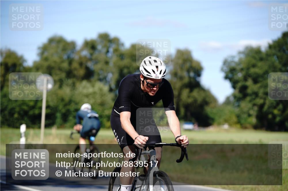 07.09.2025 - 19. Norderstedt Triathlon Michael Burmester http://msf.ph/oto/8839517 07.09.2025 14:43:16 Radfahren 400, 983, 1025 meine-sportfotos.de