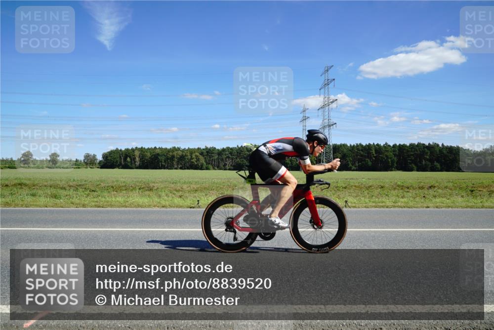07.09.2025 - 19. Norderstedt Triathlon Michael Burmester http://msf.ph/oto/8839520 07.09.2025 14:22:34 Radfahren 911, 983, 1004, 1025, 1032 meine-sportfotos.de