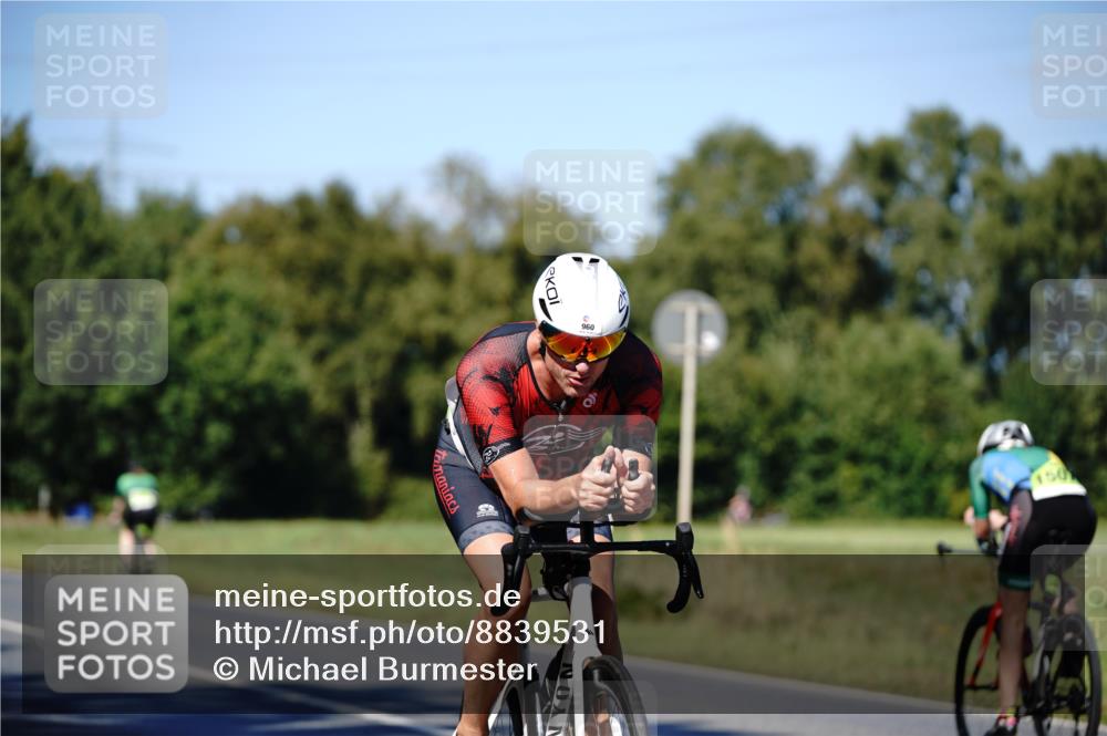 07.09.2025 - 19. Norderstedt Triathlon Michael Burmester http://msf.ph/oto/8839531 07.09.2025 14:43:24 Radfahren 960, 995 meine-sportfotos.de