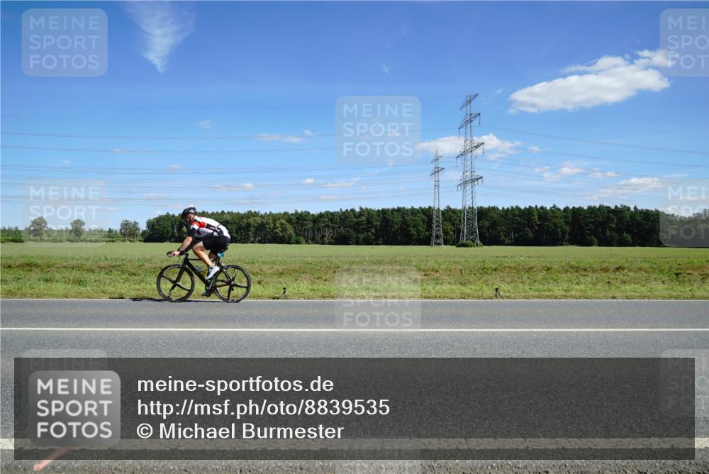07.09.2025 - 19. Norderstedt Triathlon Michael Burmester http://msf.ph/oto/8839535 07.09.2025 14:22:43 Radfahren 880 meine-sportfotos.de