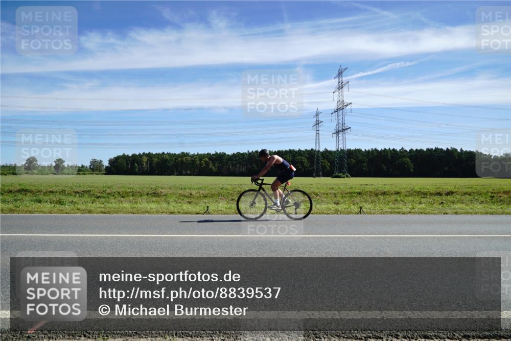 07.09.2025 - 19. Norderstedt Triathlon Michael Burmester http://msf.ph/oto/8839537 07.09.2025 12:14:09 Radfahren  meine-sportfotos.de